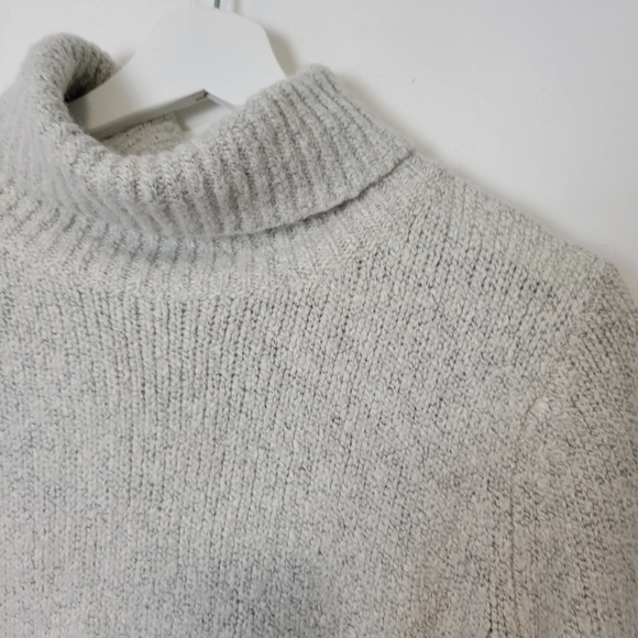Brandy Melville Cassia Wool Blend Turtleneck - Picture 7 of 8